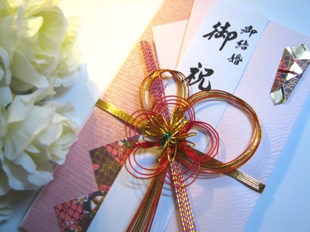 gosyugi01 - 5分でわかる!!! 同僚や友人の結婚式。お呼ばれゲストの服装とご祝儀は？